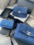 3奢侈品购物收到礼物开箱女包香奈儿女包(深色牛仔蓝银扣)-喵神素材库