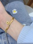 4周大福手镯黄金首饰礼物( 好好看)-喵神素材库
