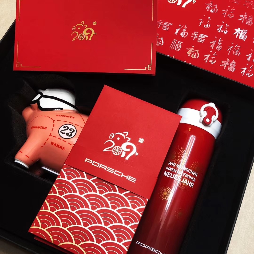保时捷新春礼物礼盒水杯摆件(保时捷的猪年礼物)-喵神素材库