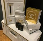 3奢饰品购物收到礼物香奈儿香水(不要因为外貌、对你好等原因选择结婚。因为男的婚后就会发胖变成大爷。而他的对你好，婚后能剩20%，已经算他有良心了。 )-喵神素材库