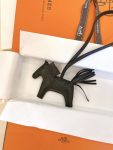 4爱马仕小黑马挂件礼物(听说挺难买的小黑马 )-喵神素材库