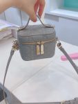 4Dior女包奢饰品礼物上班(今天出门背的是Dior超迷你小包！)-喵神素材库
