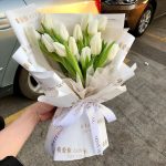 鲜花花束礼物(一定要明白，自己所做的一切都是为了追寻一种状态，一种自我的满足感和幸福感.不要害怕什么，这世上可供害怕的事太多了，你是害怕不完的。有事情，就解决，不能解决，那就拉倒。)-喵神素材库