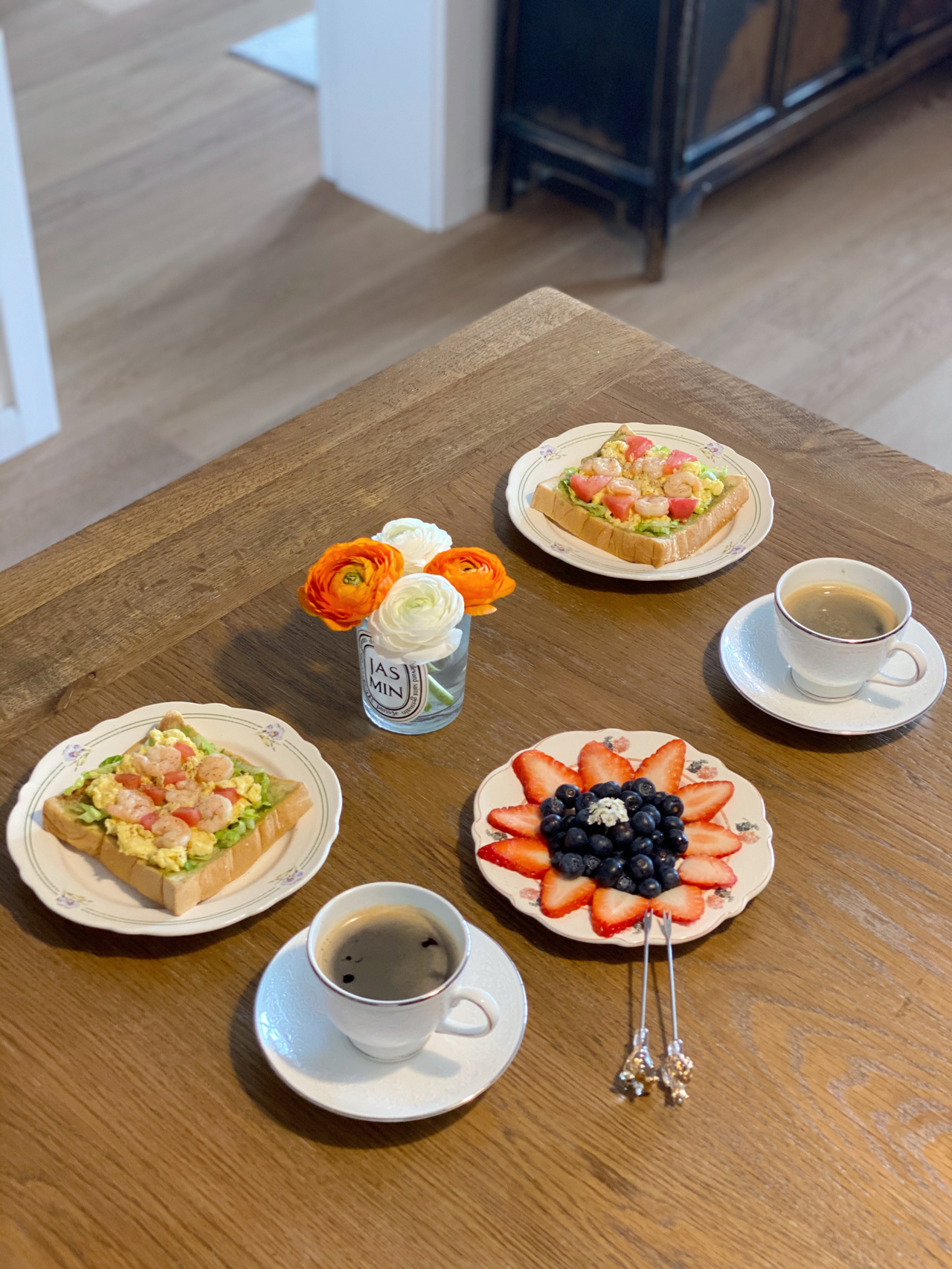 美食鲜花水果咖啡(我给你的备注是十二 朋友十二画 恋人十二画 爱人十二画 家人十二画 所以 十二的名字叫难忘 ” ​​​​)-喵神素材库