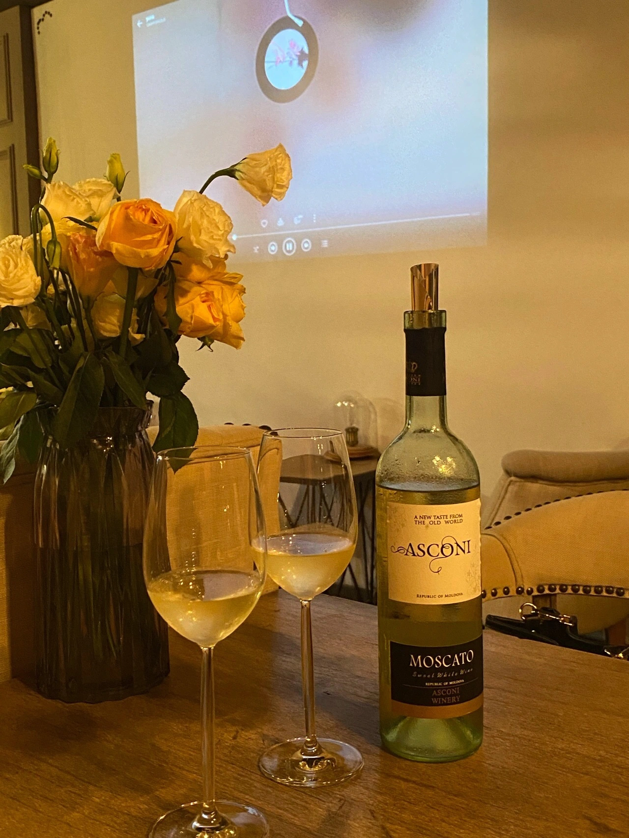 3鲜花音乐白葡萄酒(今夜来一杯微醺酒  )-喵神素材库