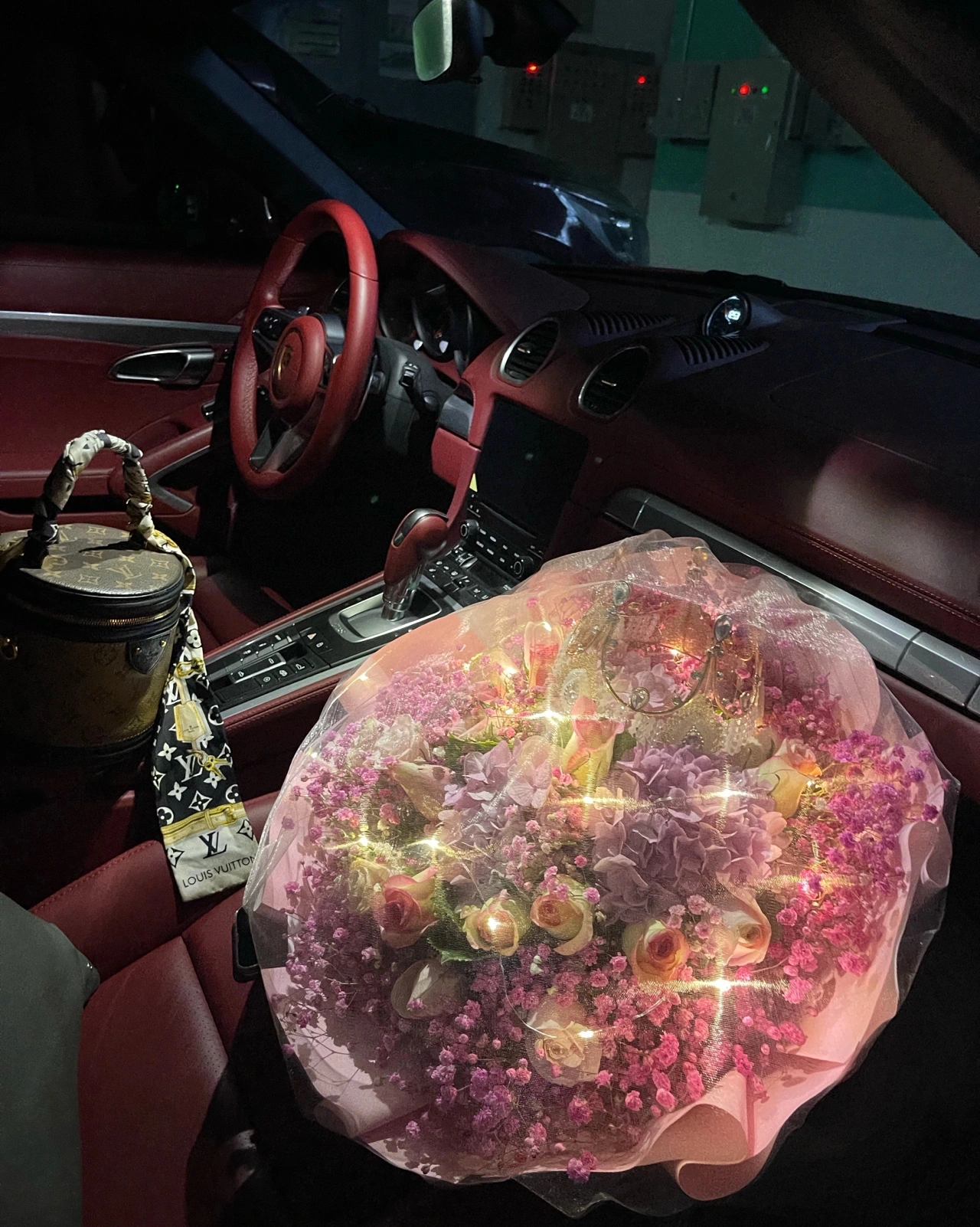 晚上开车鲜花礼物包包(鲜花礼物)-喵神素材库