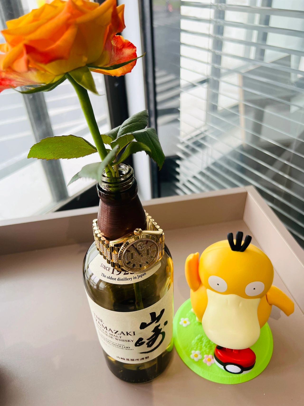 日本三得利威士忌鲜花插花可达鸭腕表(为了买个鸭子 吃了一顿肯德基儿童套餐)-喵神素材库
