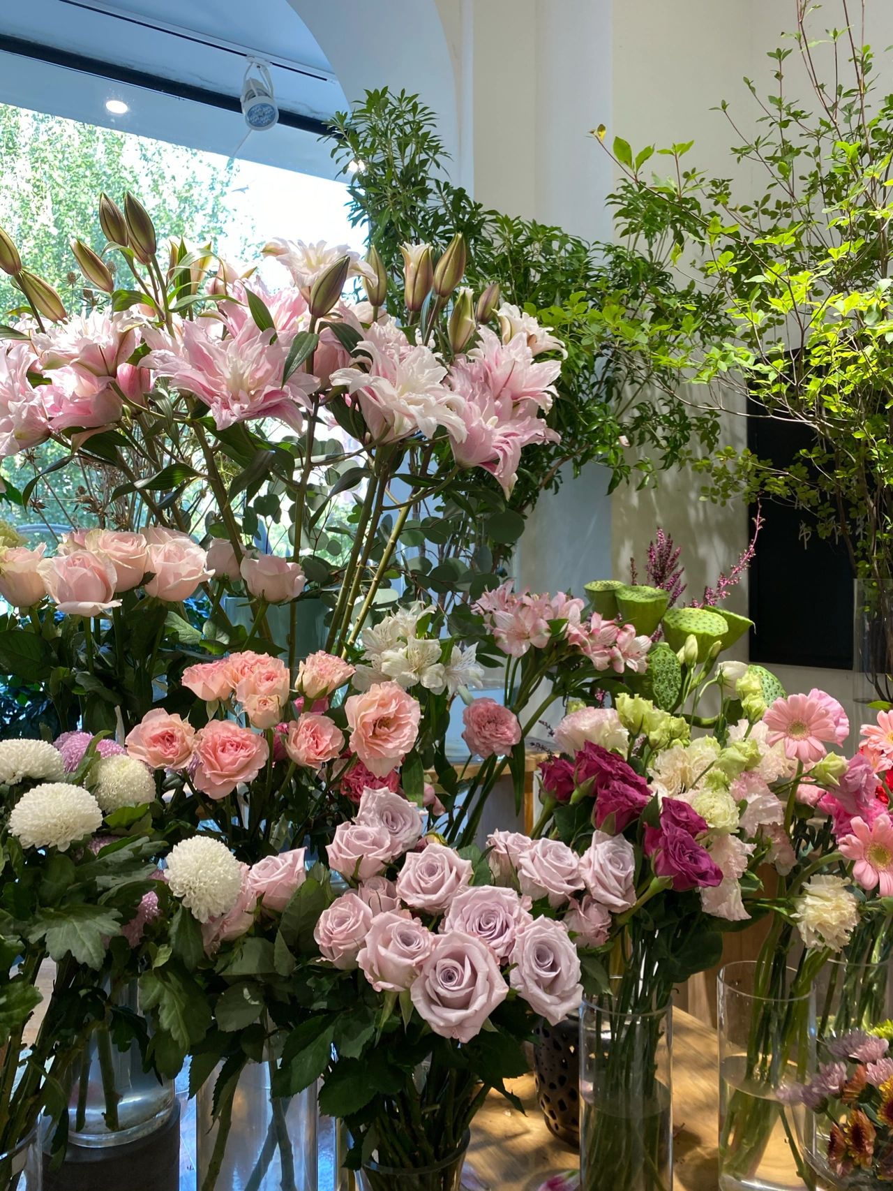 花店鲜花种植(炎炎。。。花店里的小花依然生机勃勃 )-喵神素材库