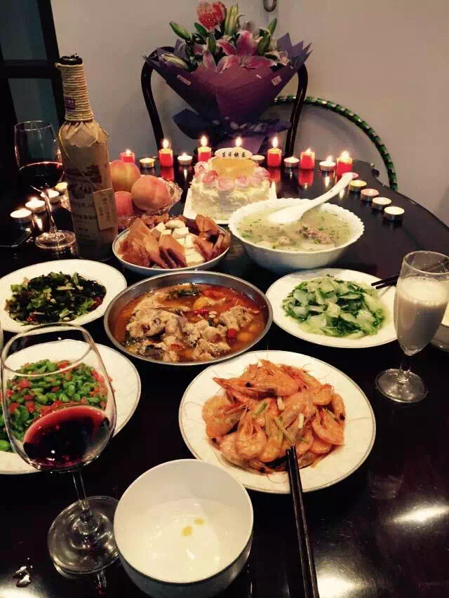 做饭吃饭家常饭美食鲜花(油闷大虾芦笋炒磨菇凉拌莴笋丝红烧鸭肉昂刺鱼豆腐汤)-喵神素材库