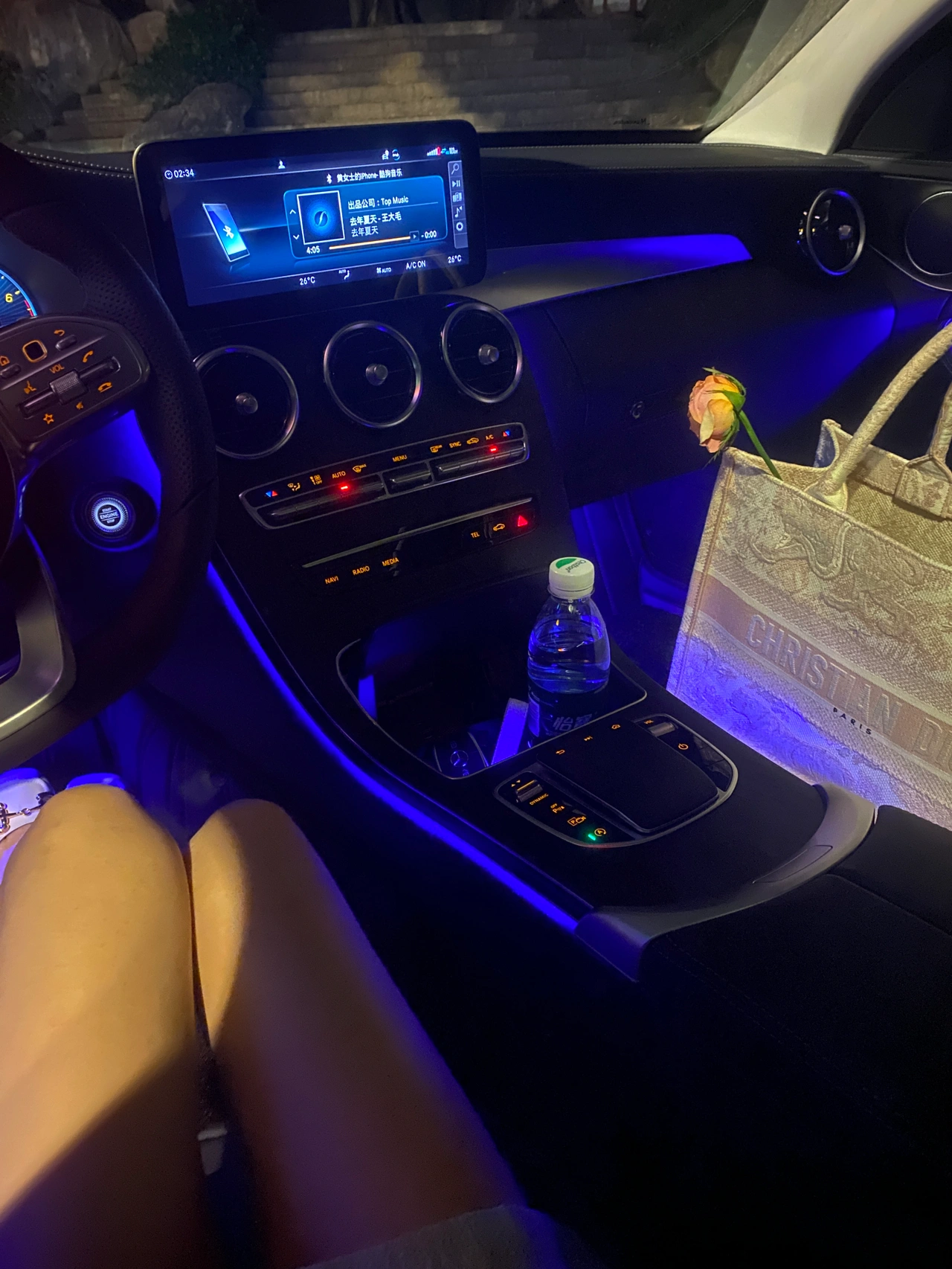 下班鲜花音乐腿(女孩子一定要买辆属于自己的车，因为它隔三差五会提醒你要加 油要加油。)-喵神素材库