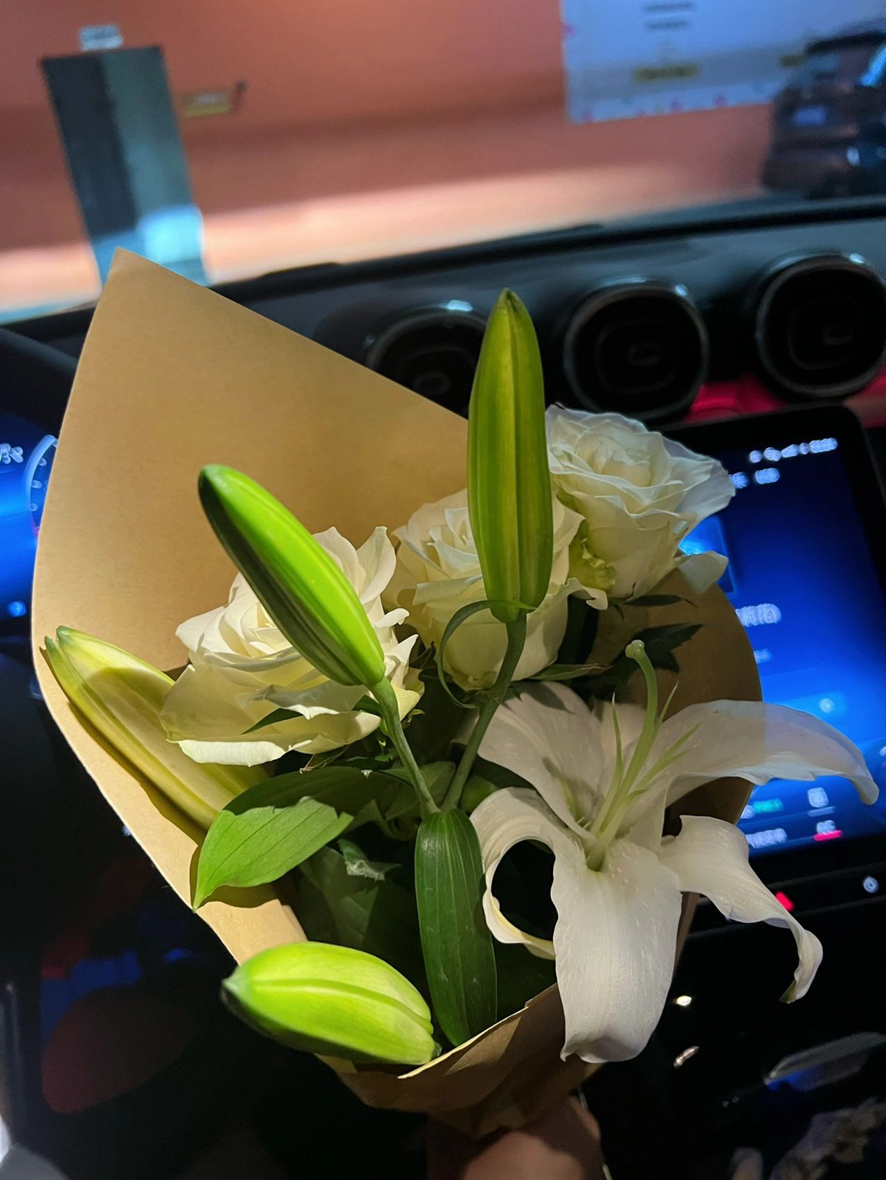 3豪车奔驰鲜花花束百合(日益努力而后风生水起)-喵神素材库