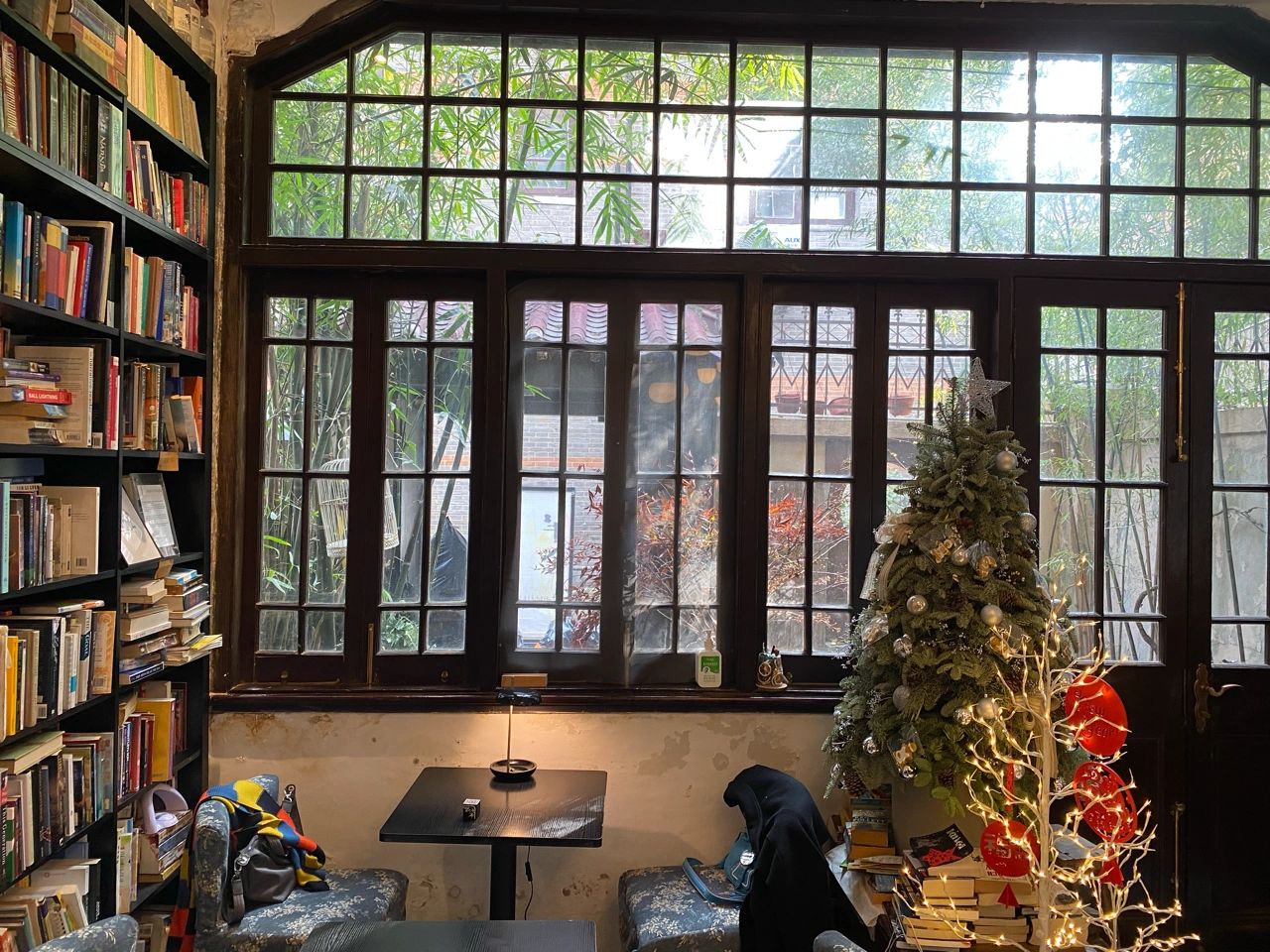 4半舍（南昌路店）咖啡店咖啡鲜花书籍(弄堂深处的世外桃源绝佳的放松陶冶情操之地 )-喵神素材库