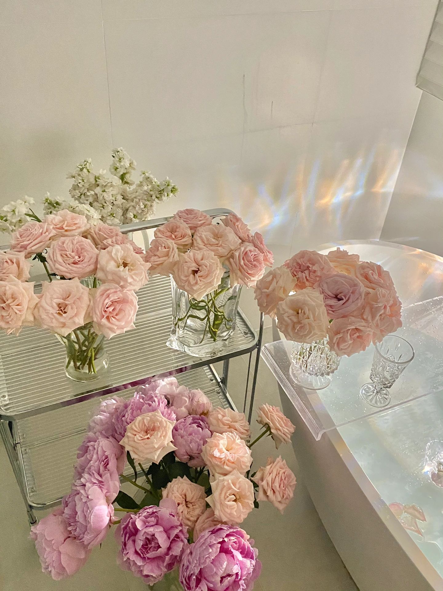 鲜花花束浴缸泡澡仪式感(点缀生活的鲜花)-喵神素材库