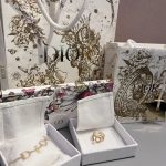 读书书籍阅读手串文玩(真正的自由，就是与孤独共舞。)-喵神素材库