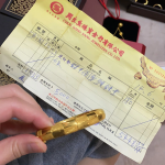 3黄金手镯周生生发票(镯子是活口的 连接处有点坏了 扣不住不知道这边周生生可以修吗 )-喵神素材库
