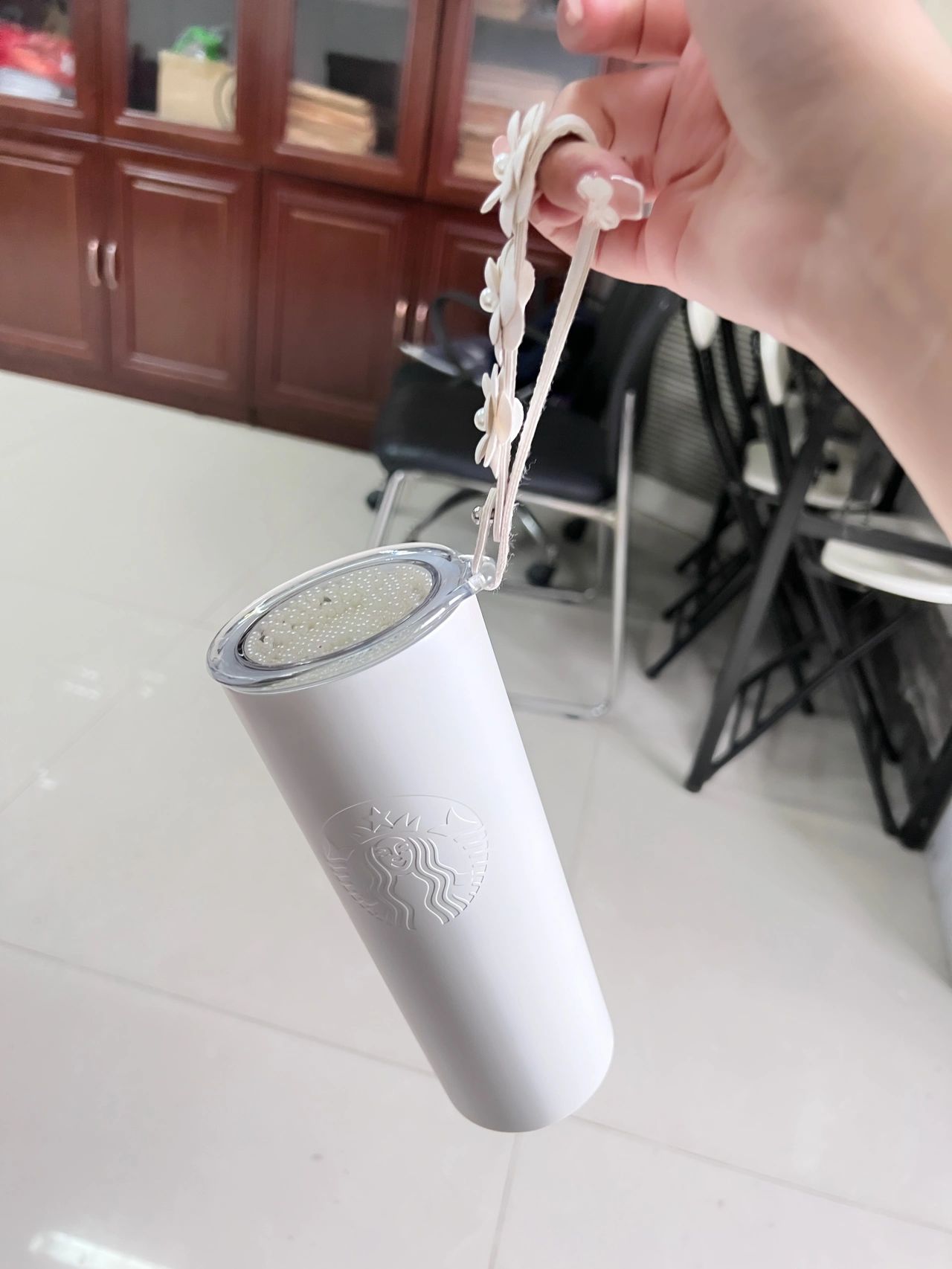 书桌笔记本杯子手表(好看的杯子，才有动力好好喝水)-喵神素材库