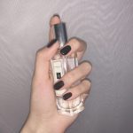 美甲手香水(心情差最近 搞点黑色装装酷 透黑涂三层 阳光下很好看 灰透的感觉 黑色美甲 )-喵神素材库