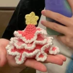 DIY手工制作礼物编织(太可爱了吧！感觉是软乎乎的圣诞树！救命！晚上想抱着它睡觉！这个圣诞节是粉色的圣诞节！ )-喵神素材库