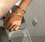 4香奈儿手链收藏美甲戒指(香奈儿这条手链真的太美了，最难得的是非常的实用百搭，特别好凹造型，各种风格都可以轻松驾驭 ❗说真的，这个绝对满足我日常各种服装搭配，就是简约有内涵的同时又给人一种简洁的大方，任何产品只要做到了这点，它必然会是一种经典的永恒❗️)-喵神素材库