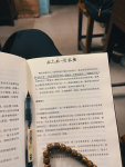 2读书看书学习佛珠手串感悟笔(生死，从来不是两件事情，而是一体的两面，不然，我们不可能是完整的)-喵神素材库