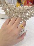 手美甲黄金戒指礼物自拍(喜欢这枚金戒指)-喵神素材库