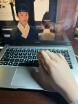 8追剧手手控美手(闲人一个 最近在减肥 跳绳第二天 跳完绳看个剧\\t)-喵神素材库