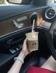 开车美女穿搭奶茶手镯(我表达爱意的方式是不断地讲很多很多的废话)-喵神素材库