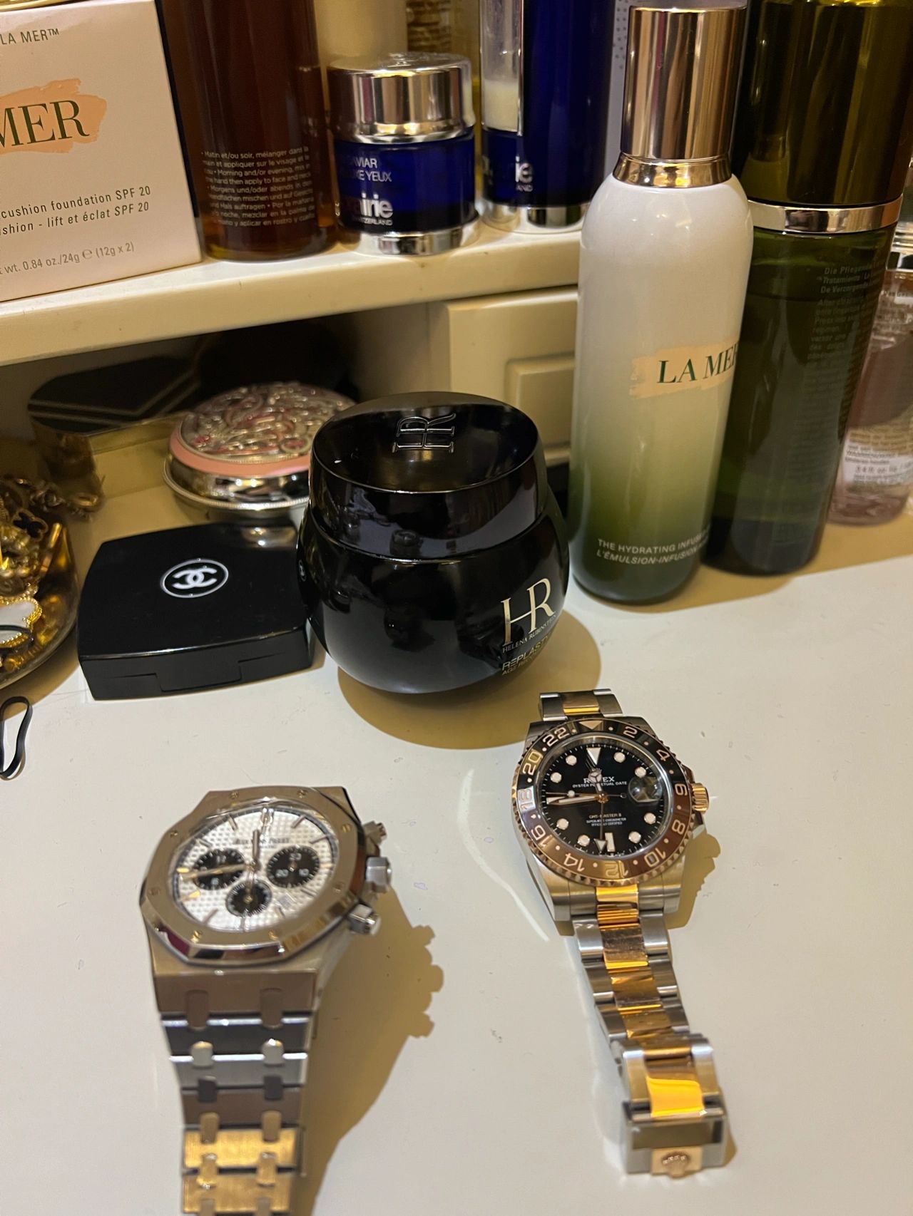 2手表腕表梳妆台化妆品护肤品(士大闸蟹 )-喵神素材库