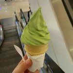 甜品花美甲读书手机壳(我不在乎钱,我只在乎人与人之间的感情,总以为钱花完了可以再赚,现在我变了,人和生活把我逼得眼里只有钱。 ​​ )-喵神素材库