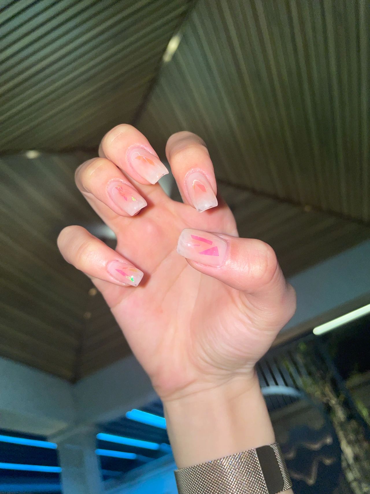 美甲手护肤日常(没想到隔了两天又换了一款美甲 哈哈是最近大热的腮红甲 温柔款美甲)-喵神素材库