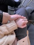 情侣合照牵手比心(我跨越山河见到你之前 我的思念已经一万次到达你身边)-喵神素材库
