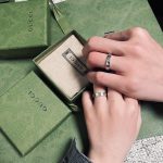 戒指情侣牵手脱单(我努力上班,老板就能过上他想要的生活。 )-喵神素材库