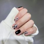 美甲戒指手(这个黑色简单款上手巨显白，随手一拍都巨好看)-喵神素材库