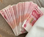 3苹果手机MacBook Pro笔记本电脑钱现金阅读下午茶鲜花(一睁眼就需要钱的年代,我不怕没有爱,爱很廉价,到处都是,我怕的是没钱！ ​​​ )-喵神素材库