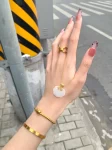 美女自拍项链手链(前几天的快乐 买了个和田玉)-喵神素材库