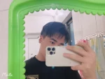 3苹果手机自拍型男(孤独  )-喵神素材库