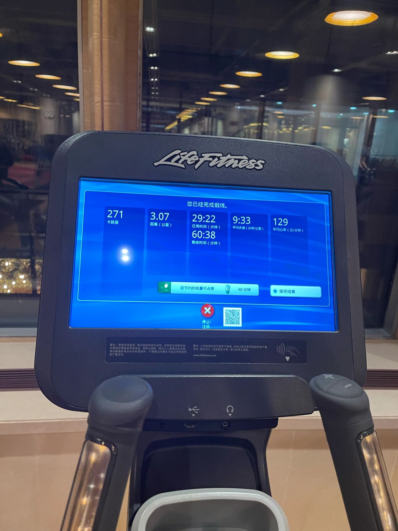 健身运动锻炼运动手表(智商低于平均值的人，他们的社交活动越多，越感到快乐；在与他人相处时，会更感到开心。)-喵神素材库