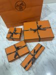 3购物奢饰品爱马仕小Q钻石手链项链凉拖(然后这个小Q的手链很闪叠戴很美,比小Q项链还贵一点因为手链一边有带个小钻石很精致)-喵神素材库