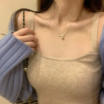 3穿搭美女自拍衣迟伞伞cssfit 项链十里间手作锁骨(赚钱和变好成了我时间的全部)-喵神素材库