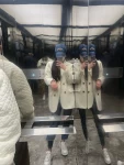 1穿搭美女上班手机拍照(想吃掉难过 但是它太大了)-喵神素材库