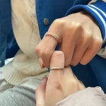 戒指饰品情侣牵手(因为I take a fancy to you.意思是我喜欢你。莫比乌斯环寓意着与命中的你相遇。无论多久未见，总会在一个循环点相遇。)-喵神素材库