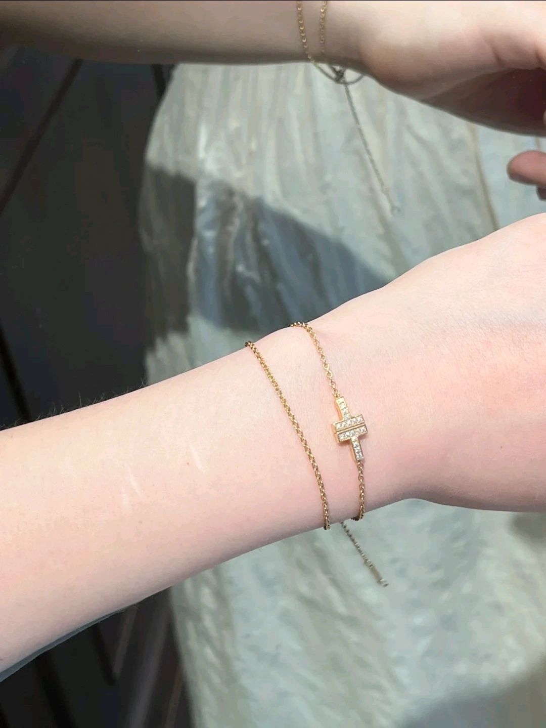 4tiffany手链奢饰品礼物首饰(蒂芙尼这条玫瑰金双t手链 很小很精致很闪)-喵神素材库