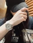 手表奢侈品拍照分享高端(百达翡丽为年轻人市场设计开发的手雷系列，以标志性的大格纹表盘和橡胶表带，独树一帜的存在着奢华运动的典范)-喵神素材库