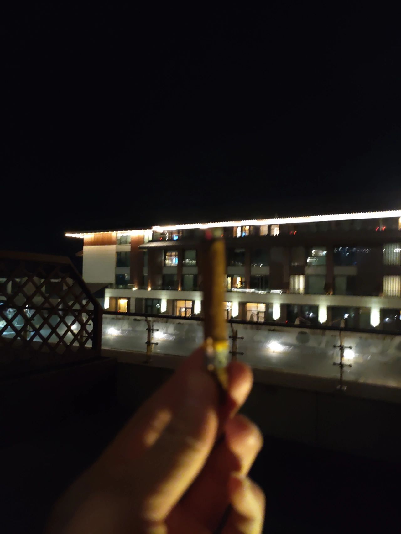 手手控雪茄夜景( 雪茄来一根)-喵神素材库