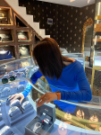 2劳力士手表店奢侈品店穿搭秀身材女生身材对镜自拍(有灵魂的人不需要前呼后拥她一个人站在那里 就是千军万马 )-喵神素材库